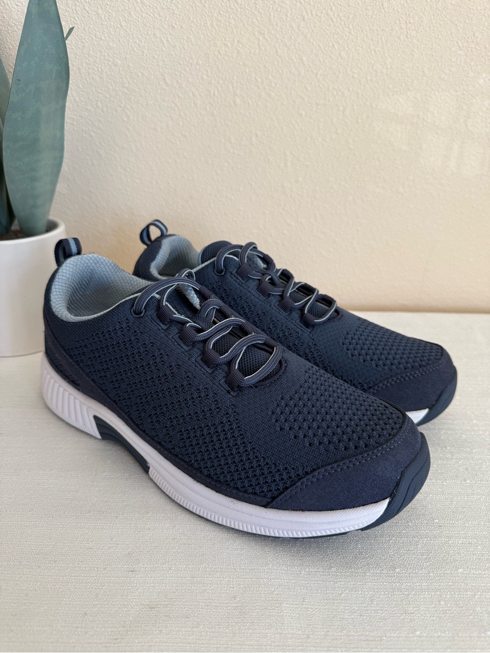 New OrthoFeet women’s Navy Knit Athletic Walking Shoes 992. - Picture 3 of 14